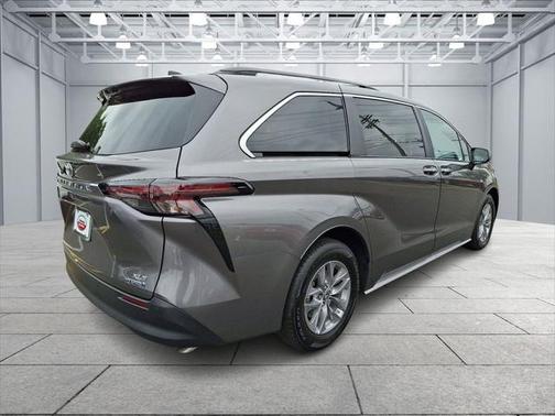 2024 Toyota Sienna XLE 8 Passenger