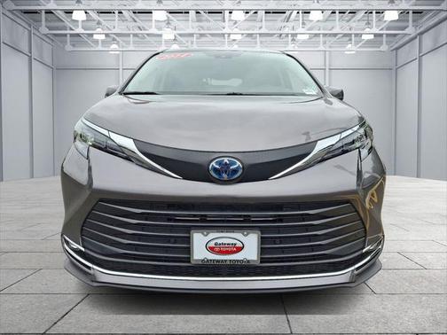 2024 Toyota Sienna XLE 8 Passenger