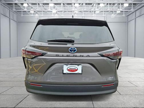 2024 Toyota Sienna XLE 8 Passenger