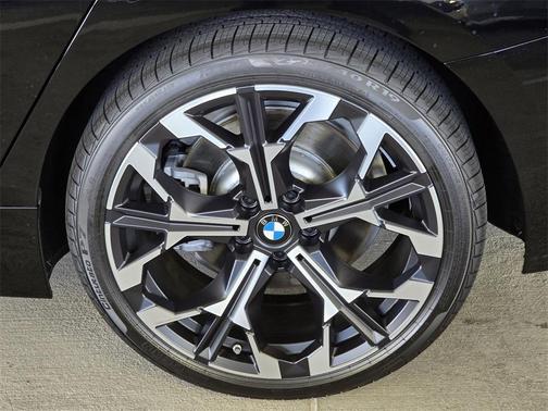 2025 BMW 330 i