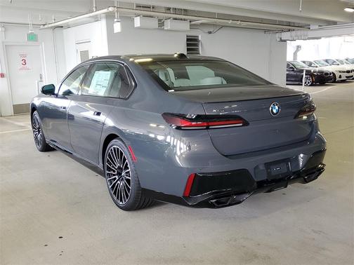2025 BMW 760 760i xDrive