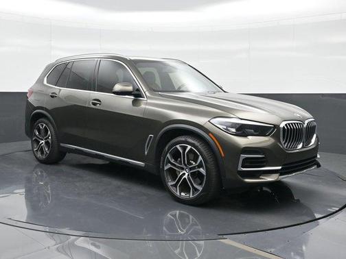 Manhattan Green Metallic 2023 BMW X5 sDrive40i