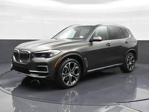 Manhattan Green Metallic 2023 BMW X5 sDrive40i