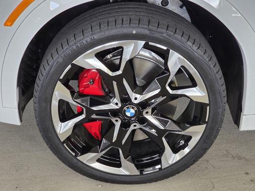 Alpine White 2026 BMW X2 xDrive28i