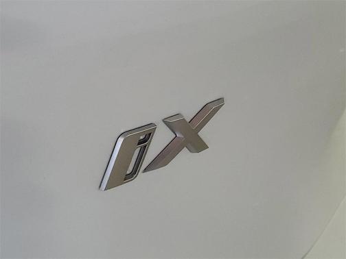 2026 BMW iX xDrive60
