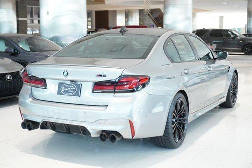 Photo 4 of 22 of 2022 BMW M5 Base