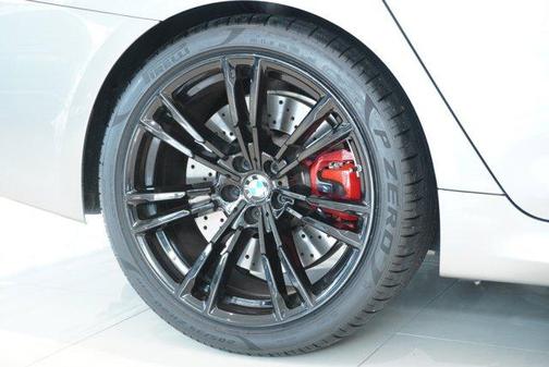 Photo 5 of 22 of 2022 BMW M5 Base