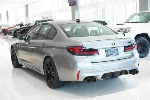Photo 3 of 22 of 2022 BMW M5 Base