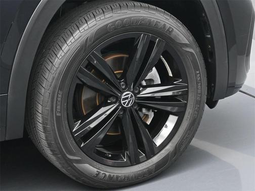 2023 Volkswagen Atlas Cross Sport 3.6 V6 SEL R-Line Black