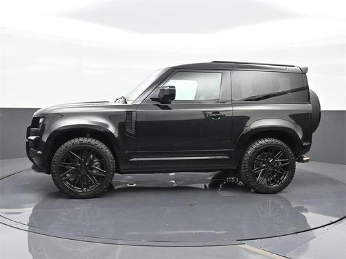 2023 Land Rover Defender SE