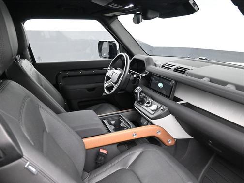 2023 Land Rover Defender SE