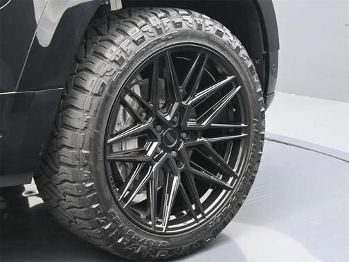 2023 Land Rover Defender SE