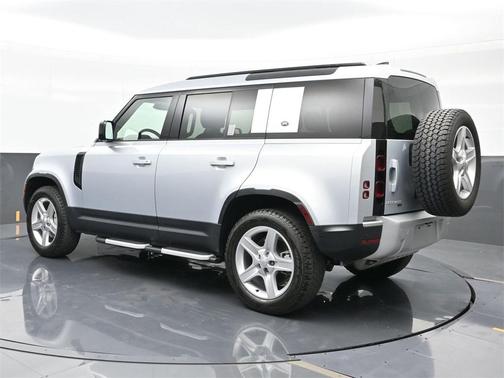 2022 Land Rover Defender 110 SE