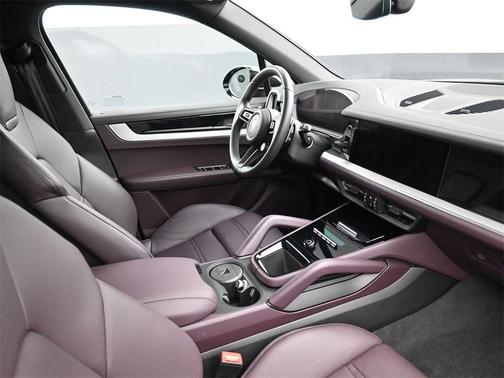 2024 Porsche Cayenne Base