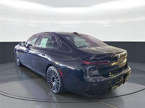 Black Sapphire Metallic 2026 BMW 740 i