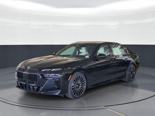 Black Sapphire Metallic 2026 BMW 740 i