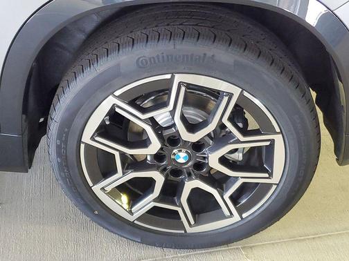 Space Silver 2026 BMW X1 xDrive28i