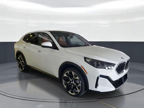 Alpine White 2026 BMW X2 xDrive28i