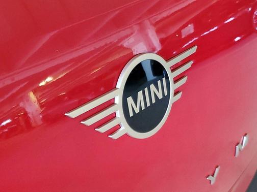 Chili Pepper Red 2026 MINI Countryman S