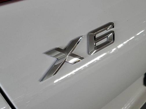Alpine White 2027 BMW X6 xDrive40i