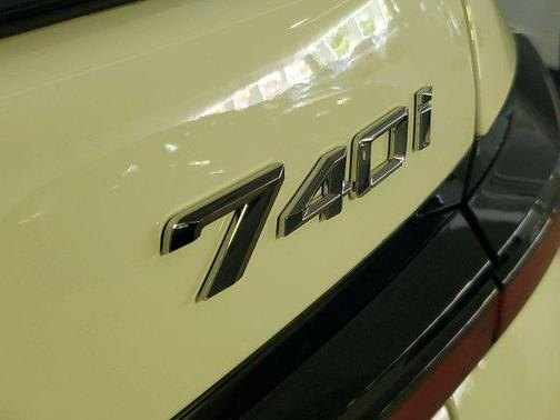 Alpine White 2026 BMW 740 i