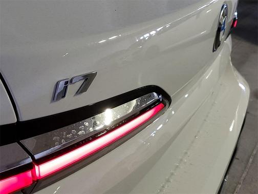 2025 BMW i7 M70