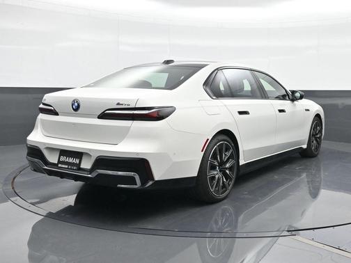 2025 BMW i7 M70
