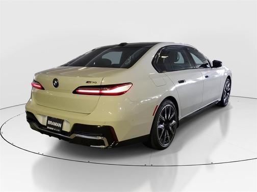 2025 BMW i7 M70