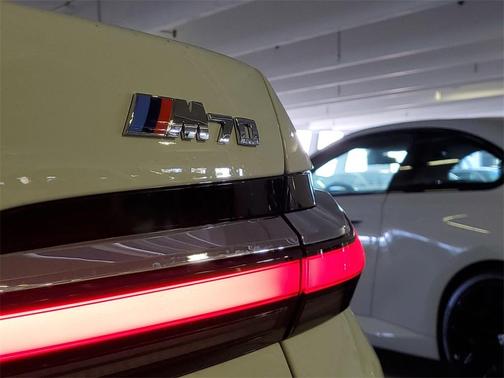 2025 BMW i7 M70