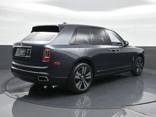 Gray 2023 Rolls-Royce Cullinan