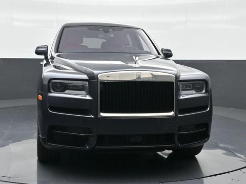 Gray 2023 Rolls-Royce Cullinan