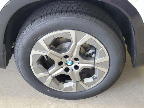 Alpine White 2026 BMW X1 xDrive28i