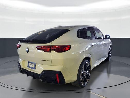 Alpine White 2026 BMW X2 xDrive28i
