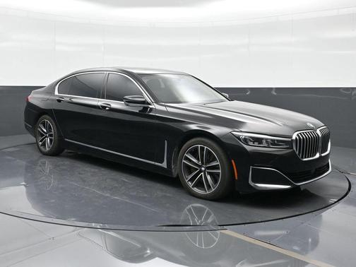 Black Sapphire Metallic 2021 BMW 750 i xDrive
