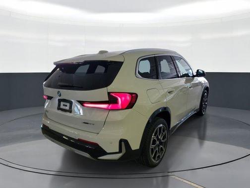 Alpine White 2026 BMW X1 xDrive28i