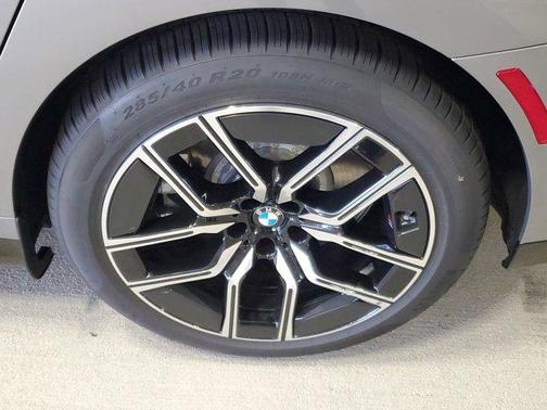 2026 BMW 750e xDrive