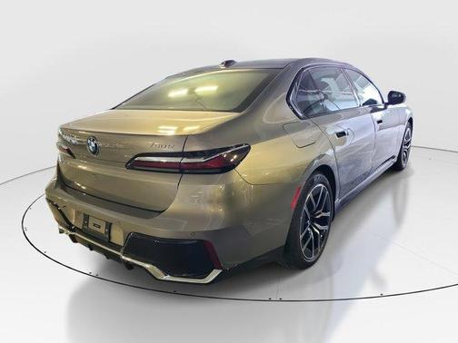 2026 BMW 750e xDrive