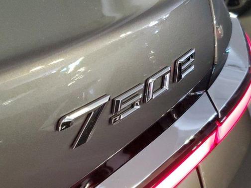 2026 BMW 750e xDrive