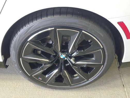 Mineral White Metallic 2026 BMW 760 760i xDrive