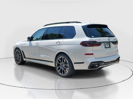 2025 BMW X7 M60i
