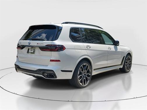 2025 BMW X7 M60i