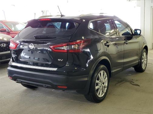 2022 Nissan Rogue Sport SV