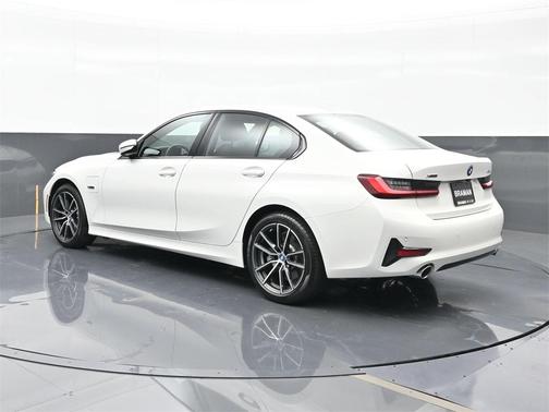 2022 BMW 330e xDrive