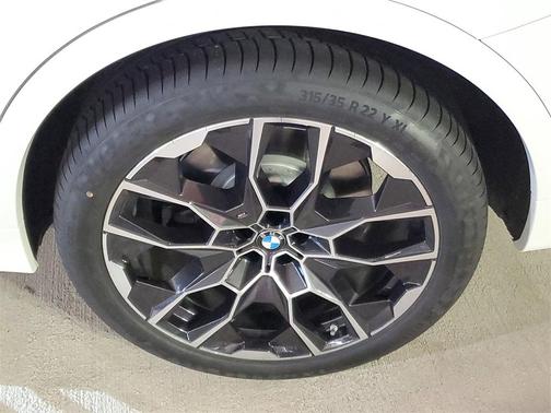 2026 BMW X7 M60i