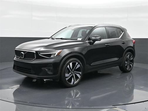 2024 Volvo XC40 B5 Plus Bright Theme