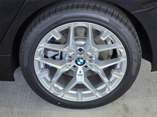 2025 BMW 330 i