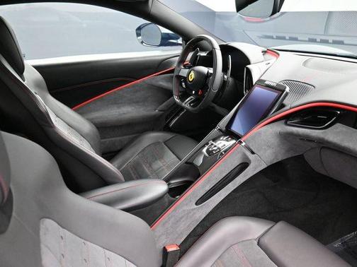 2021 Ferrari Roma Base
