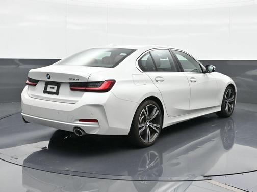 White Metallic 2024 BMW 330 i