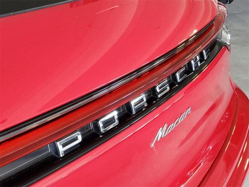 2023 Porsche Macan Base