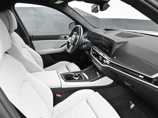 2024 BMW X5 M60i